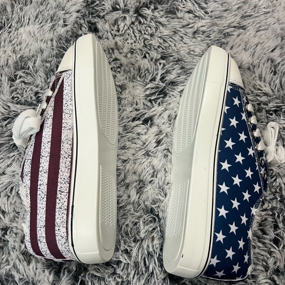 Size 39(7)- Women American flag print flat tennis shoes NWOT - Picture 2 of 3